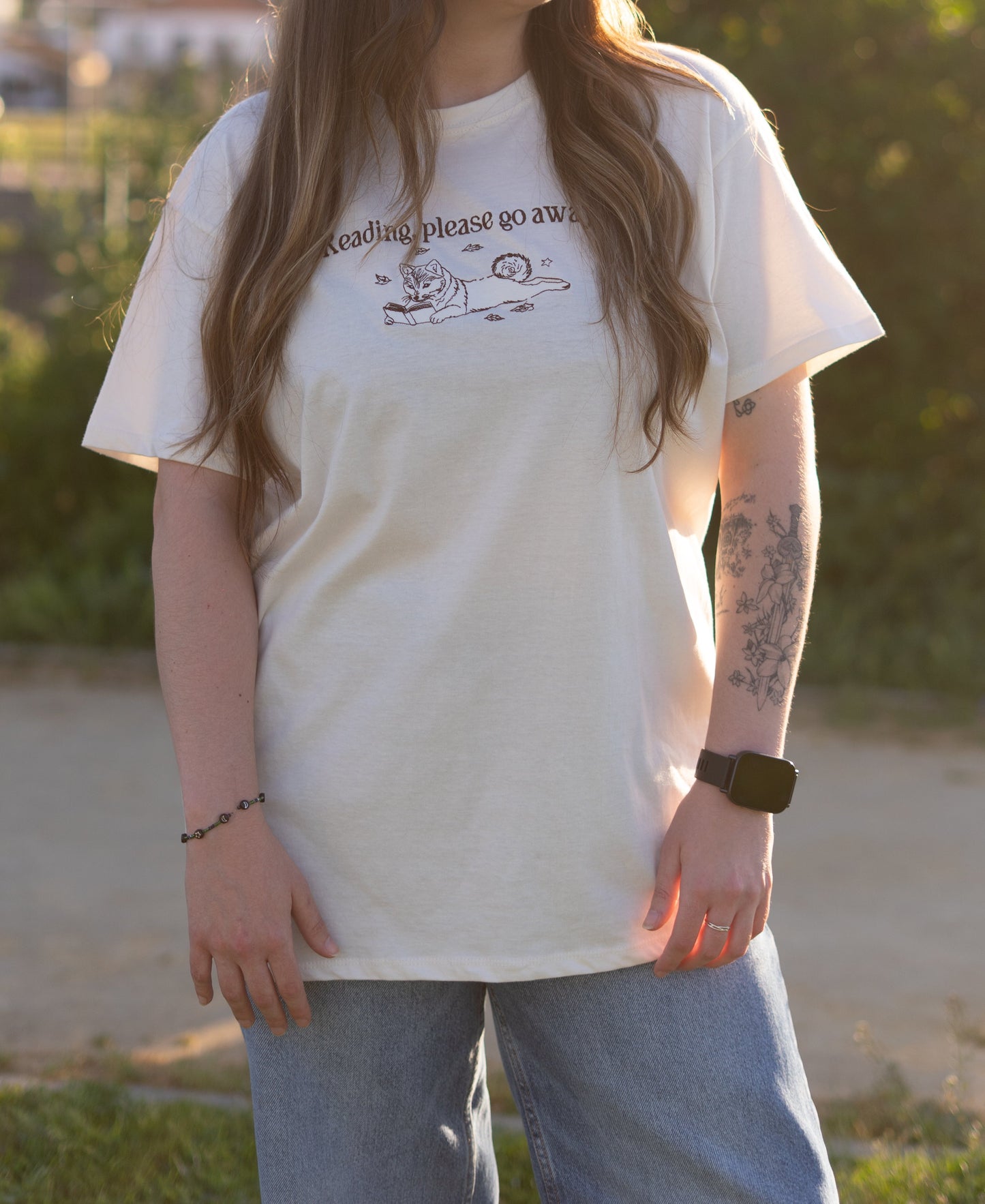 Camiseta "Reading, please go away"