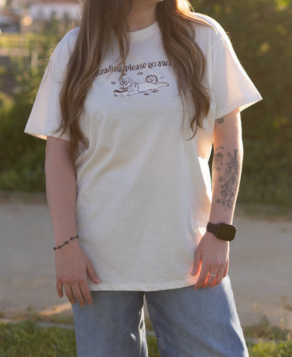 Camiseta "Reading, please go away"