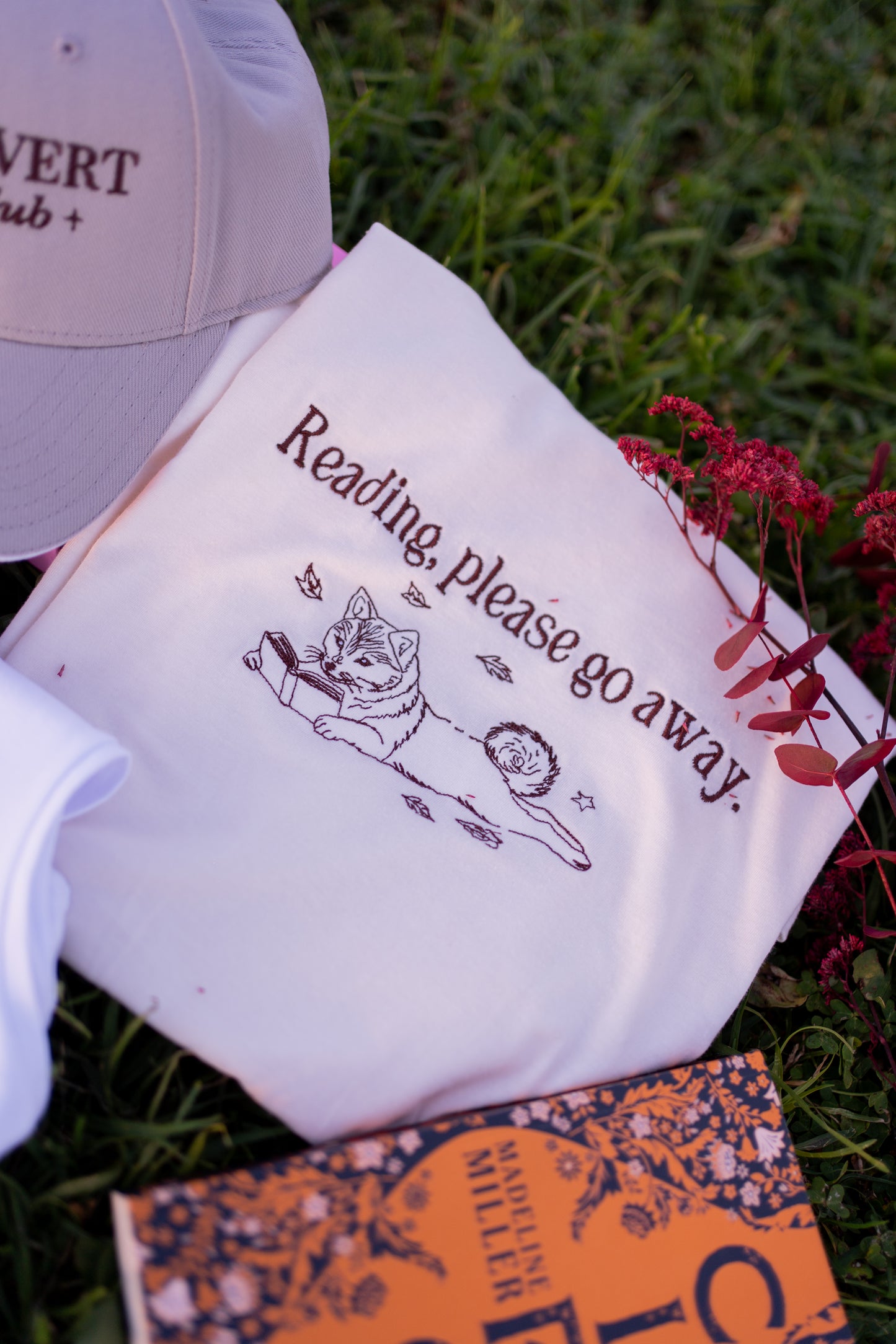 Camiseta "Reading, please go away"