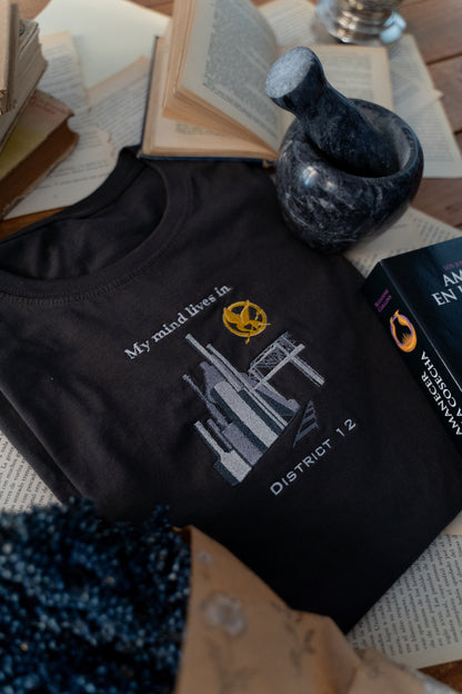 Camiseta District 12